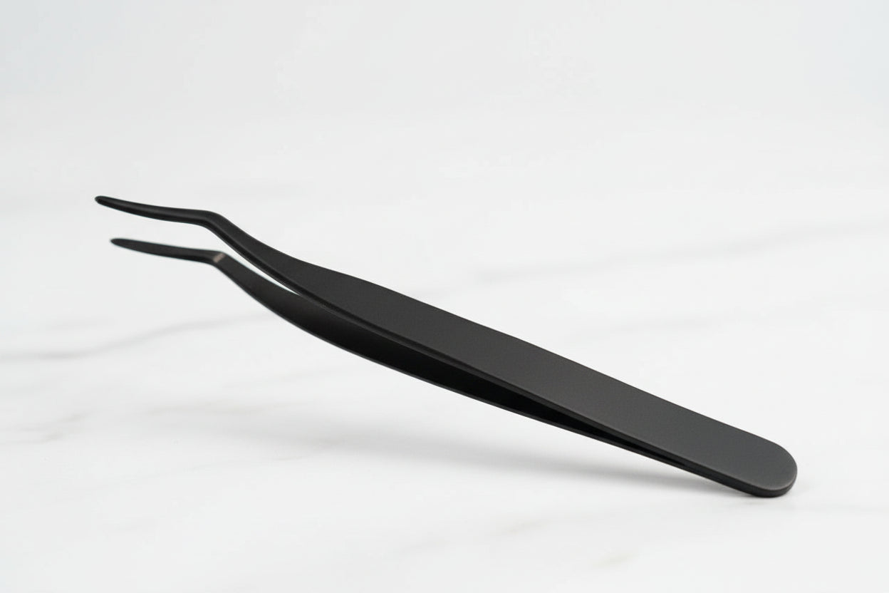 Lush Bee - Tweezer Curved - Black