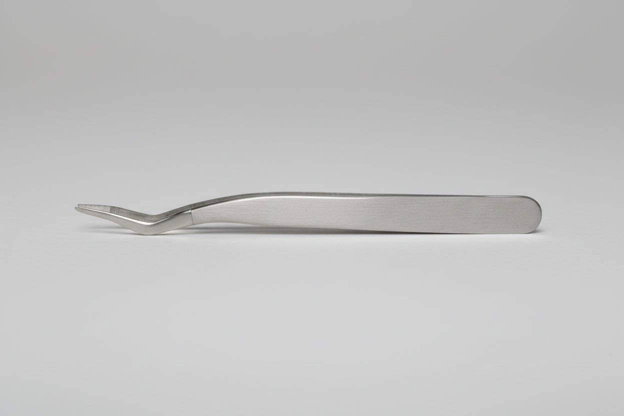 Lush Bee - Tweezer Curved - Stainless